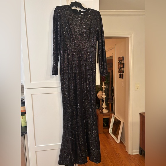 new Dress the Population Kiera long sleeve sequin gown in black - Picture 4 of 10
